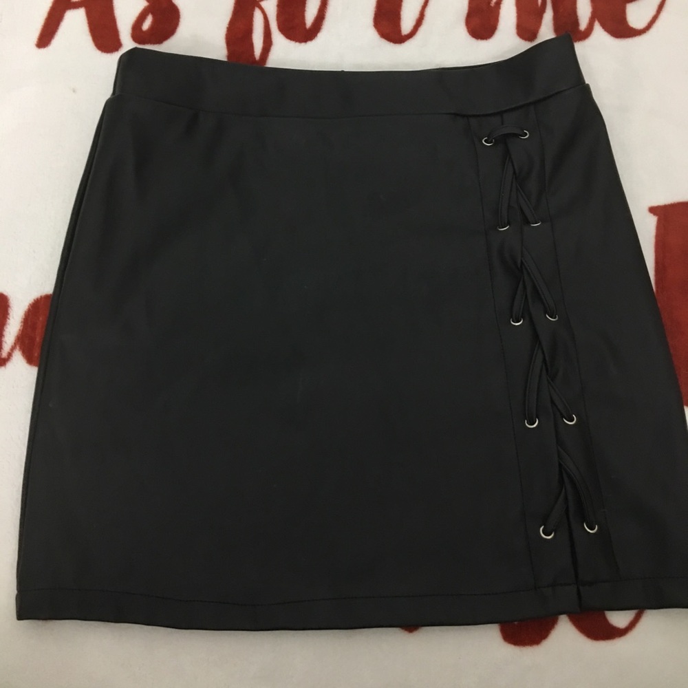 Black mini skirt size L